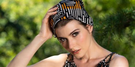 Come indossare un foulard: 7 idee per un outfit perfetto .